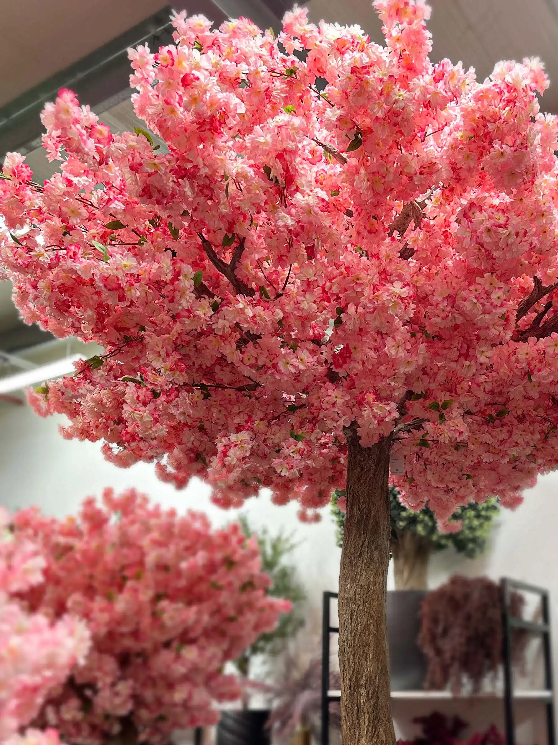 9707Bring elegance to your interior with the beautiful Artificial Cherry Blossom Tree. This impressive décor adds a dramatic touch to your room! 🌸